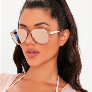 Like new QUAY under pressure sunglasses ROSE GOLD